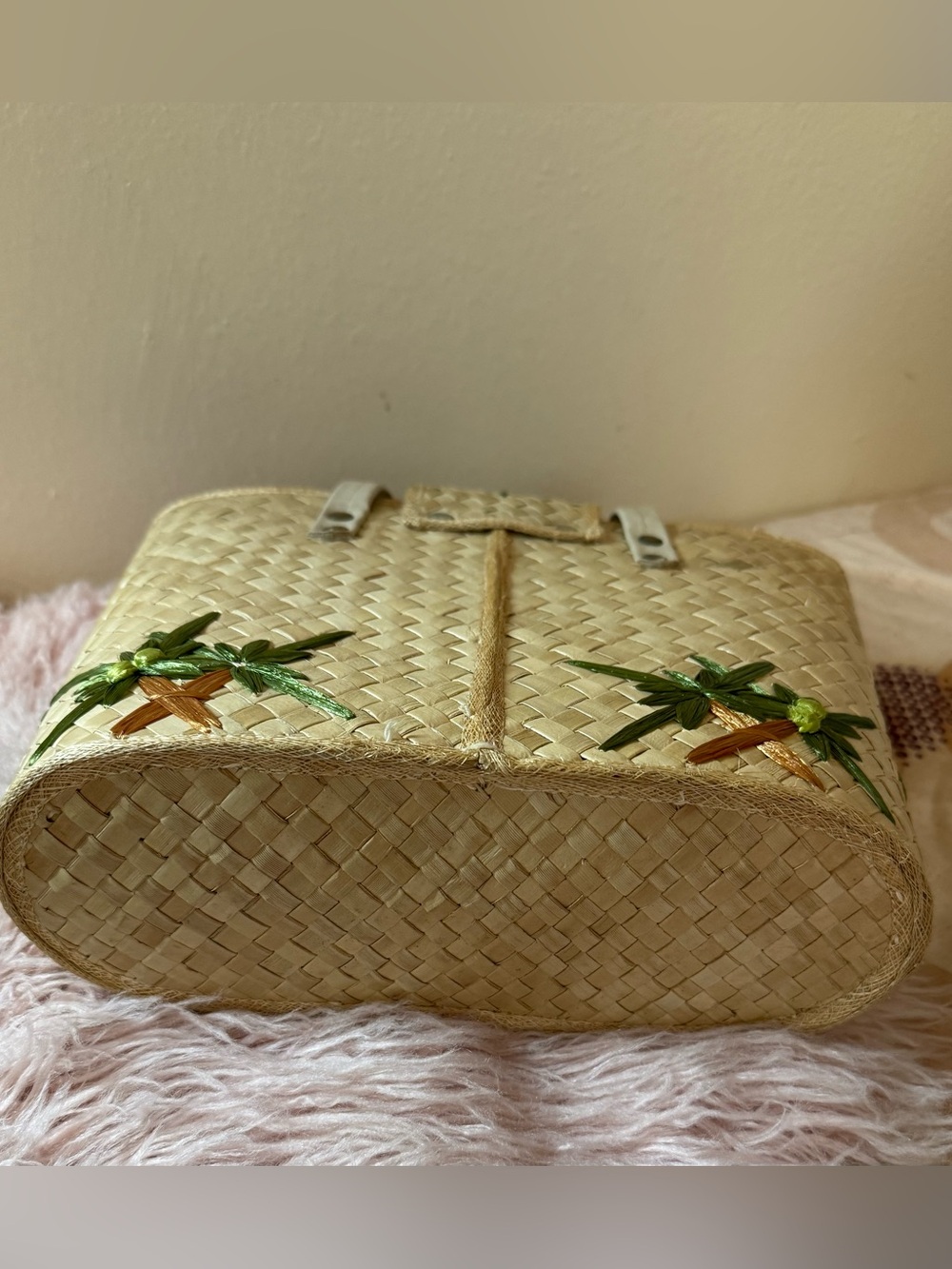 Summer is Here!! Hawaii Woven Palm Accent Beige Tote Bag. - Picture 5 of 8